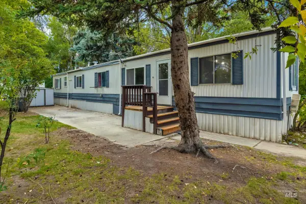 790 N Riviera Dr #19, Boise, ID 83703