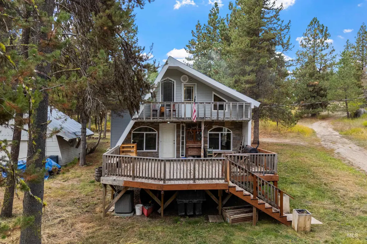 10357 Skunk Creek Road, Cascade, ID 83611 - Image #1