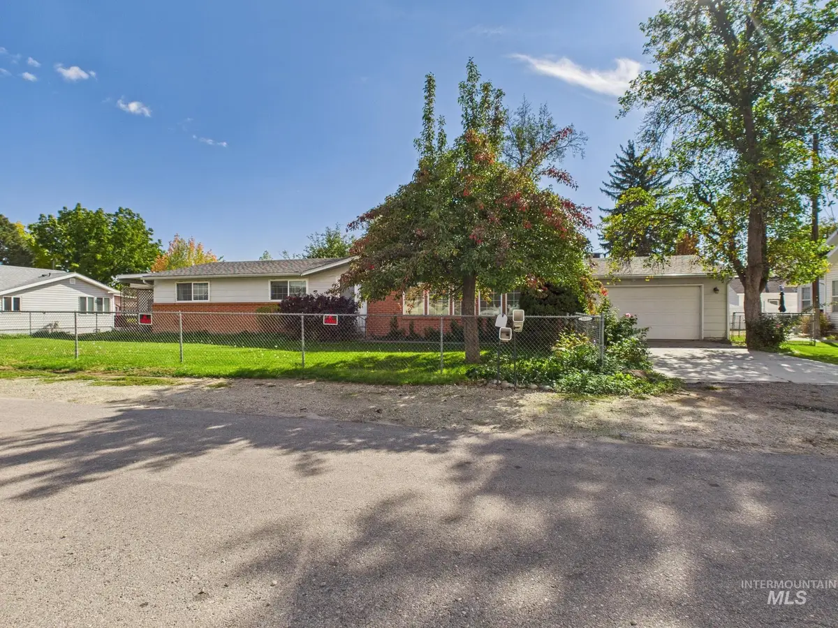 1023 E Phillips St, Emmett, ID 83617 - #1