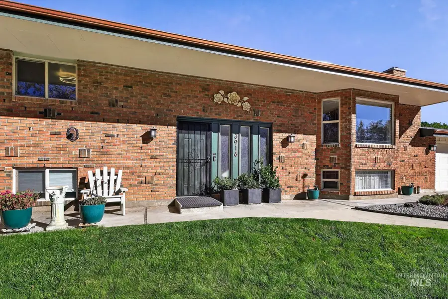 3916 N Buckingham Pl, Boise, ID 83704 - Image #3