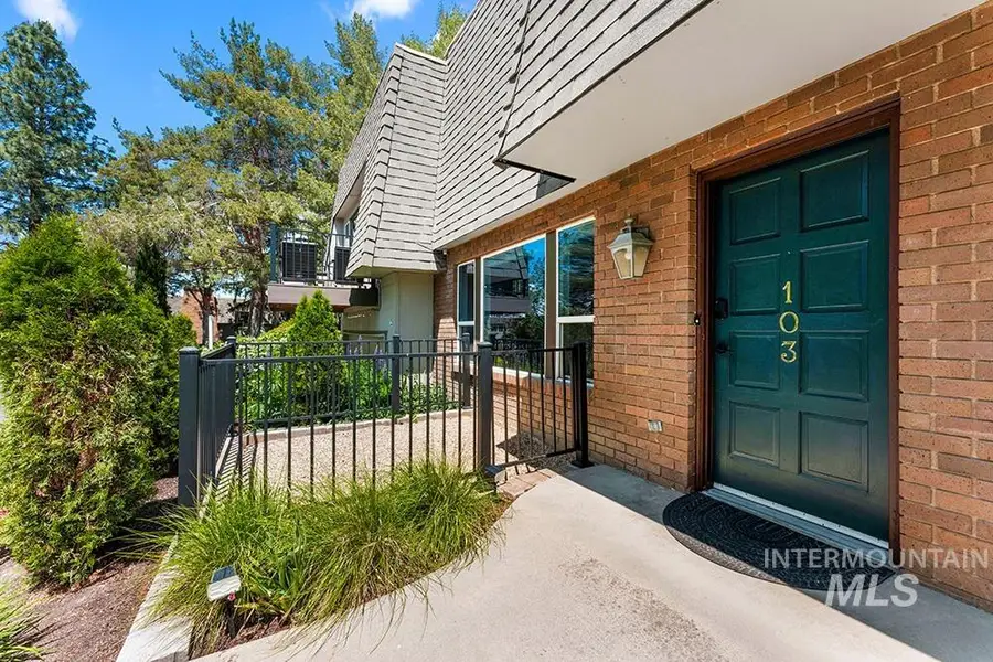 103 W Braemere Rd, Boise, ID 83702 - Image #2