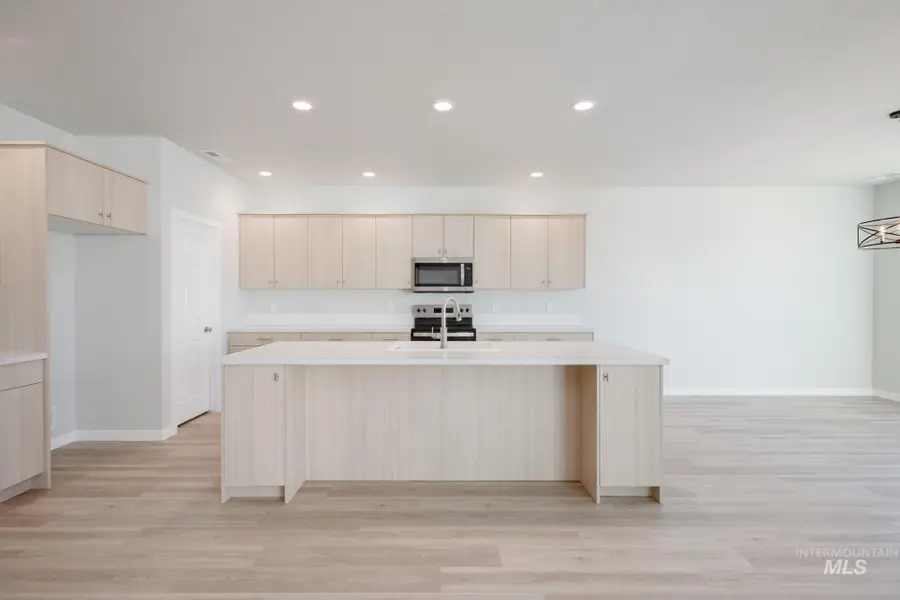 2101 N 7th E St, Mountain Home, ID 83647 - Image #3