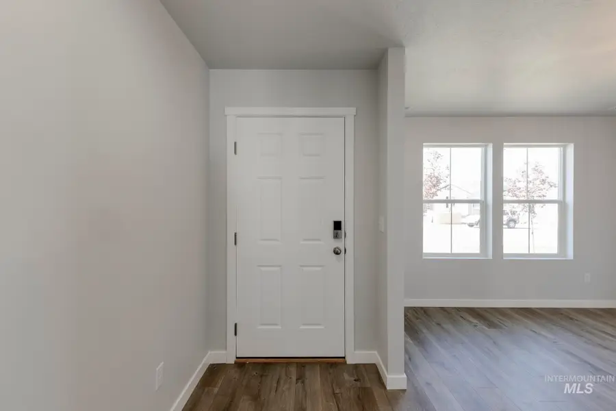 300 N Madrone Ave, Kuna, ID 83634 - Image #2