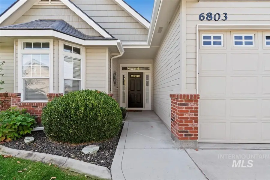 6803 E Greens Dr, Nampa, ID 83687 - Image #2