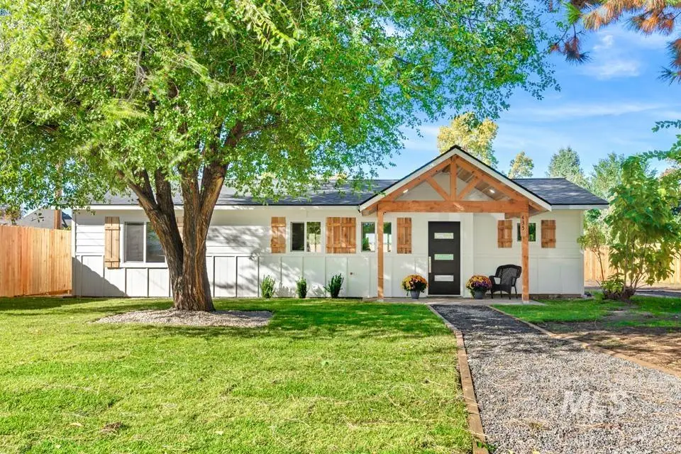 435 E 8th Street, Weiser, ID 83672 - Image #1