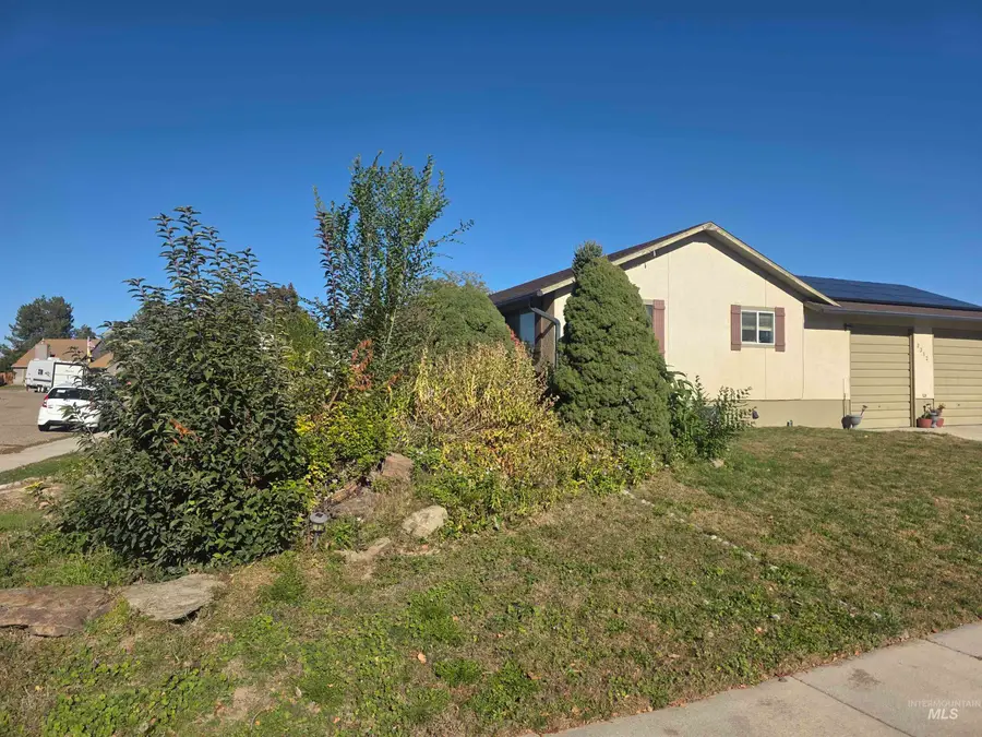 2212 Aries Dr, Nampa, ID 83651 - Image #2