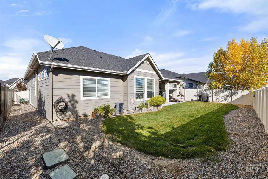 801 E Crest Ridge Dr, Meridian, ID 83642 - Image #2