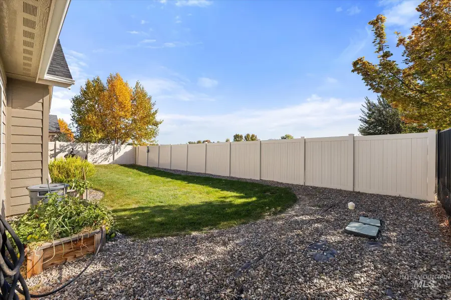 801 E Crest Ridge Dr, Meridian, ID 83642 - Image #3