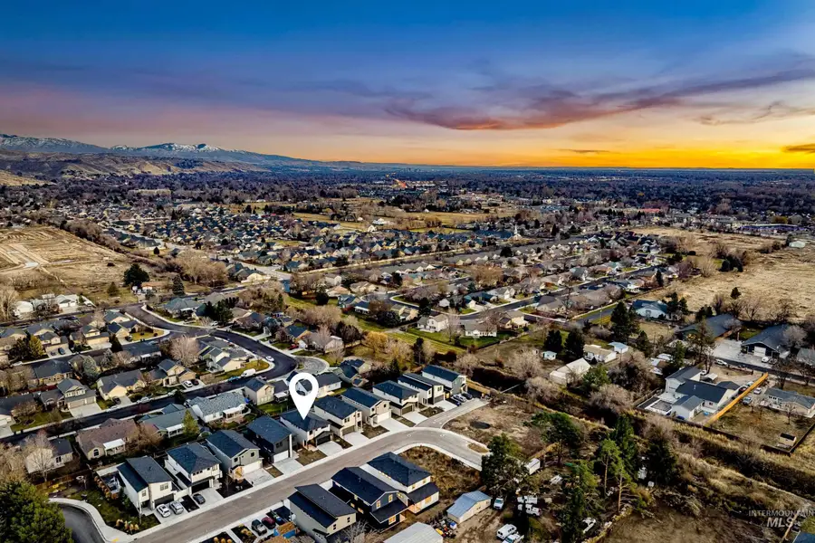 8152 N Breezy Ave, Boise, ID 83714 - Image #2