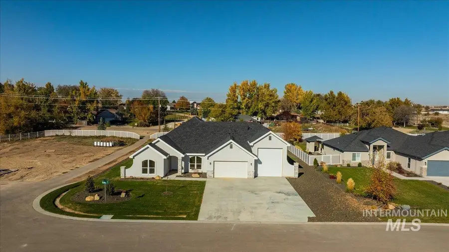 524 Birka Ct, Middleton, ID 83644 - Image #2