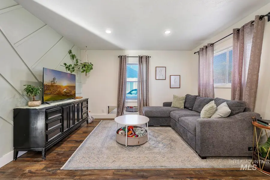 812 Idaho Ave, Filer, ID 83328 - Image #3