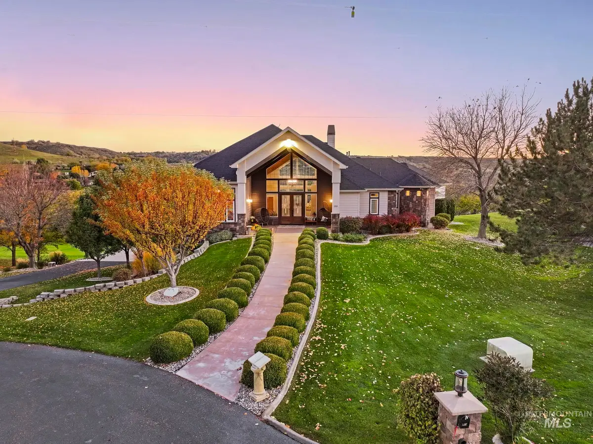 203 Clear Lake Ln, Buhl, ID 83316 - #1