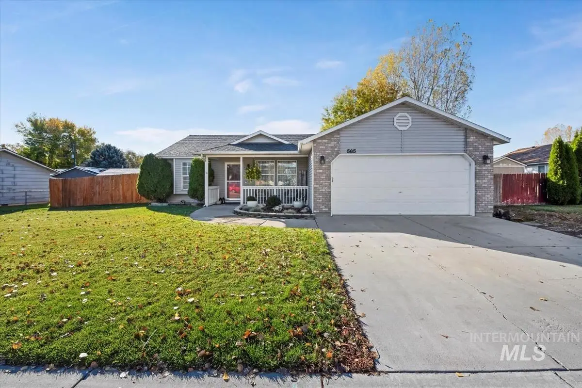 565 Laurel Dr, Mountain Home, ID 83647 - #1