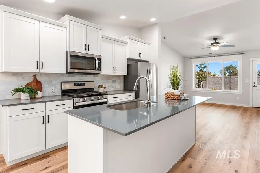 138 W Radiant Ridge Dr, Meridian, ID 83642 - Image #2