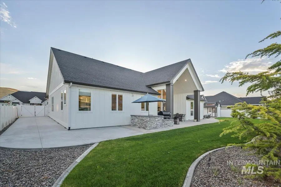 8101 W Mirror Pond Dr, Boise, ID 83714 - Image #3