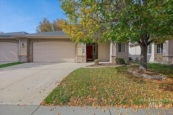 328 S Golden Eagle, Eagle, ID 83616