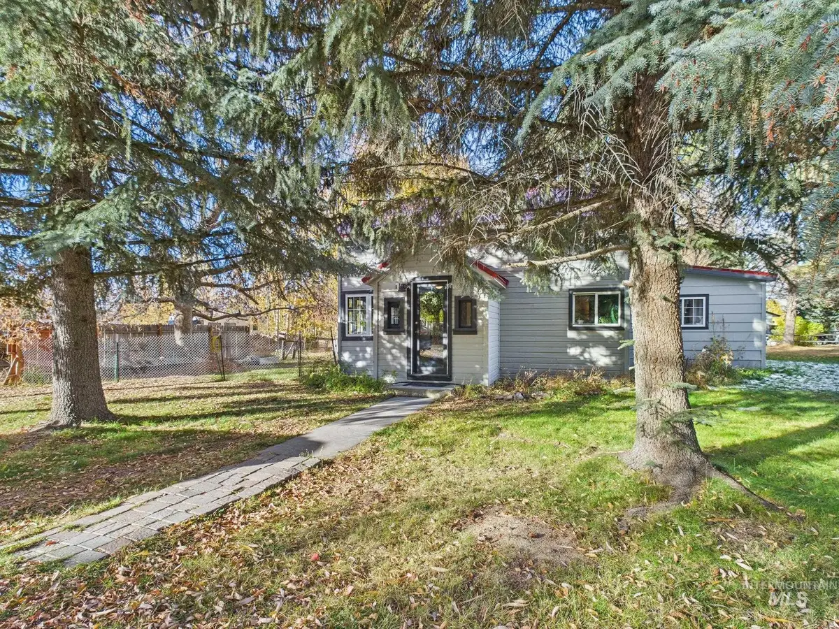 913 W 1st St, Fairfield, ID 83327 - Image #1