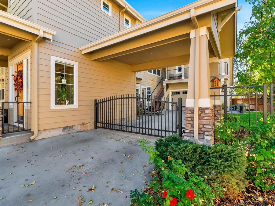 4467 N Mackenzie Ln, Boise, ID 83703 - Image #3