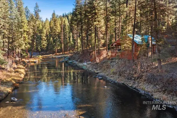 72 Thunder Road, Garden Valley, ID 83622