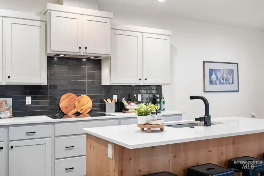 429 E Water Pocket Ln, Garden City, ID 83714 - Image #2