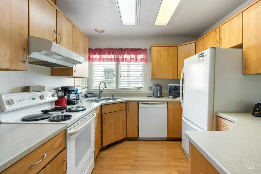 365 S Pierce Pl, Boise, ID 83712 - Image #3