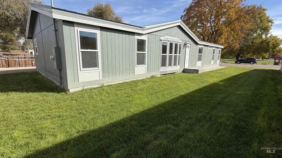 109 E Stewart Ave, Parma, ID 83660 - Image #2