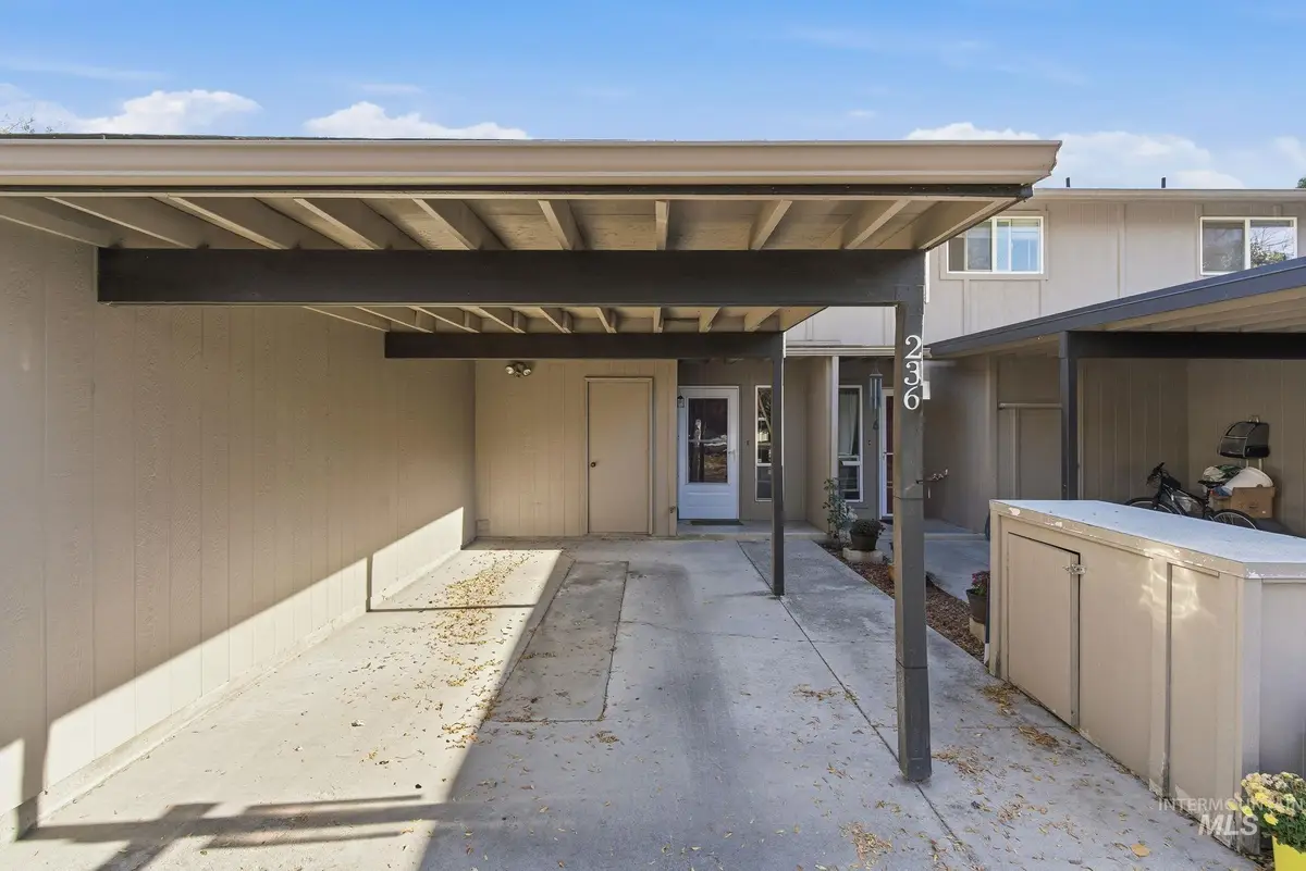 236 N Eagle Glen, Eagle, ID 83616 - #1