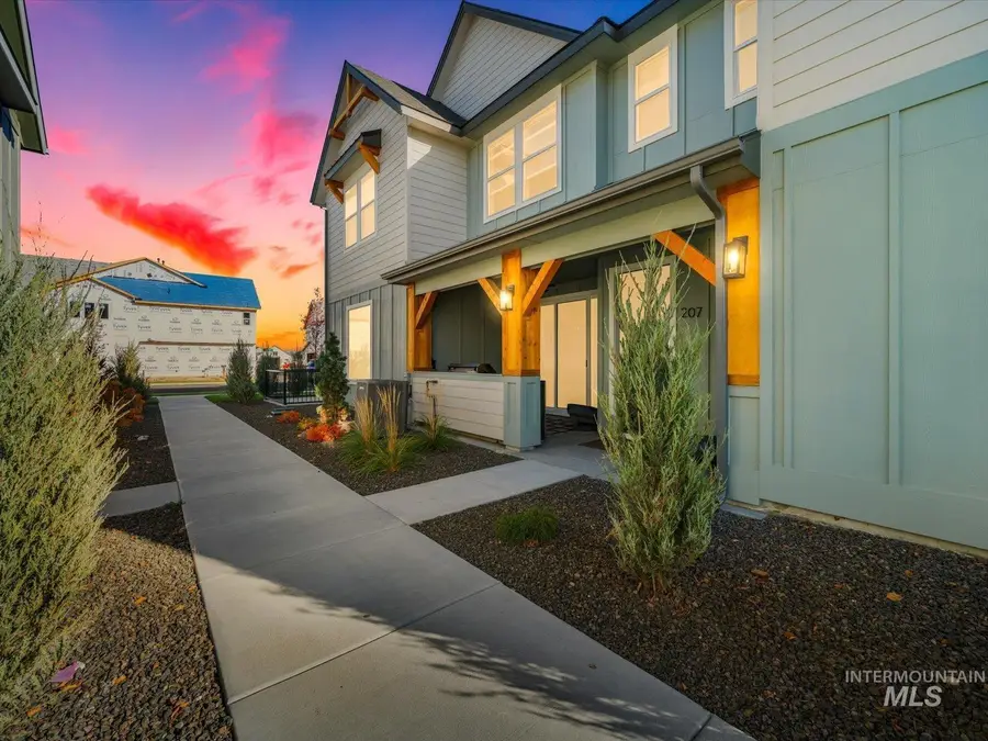 207 S Pecknold Ln, Star, ID 83669 - Image #2