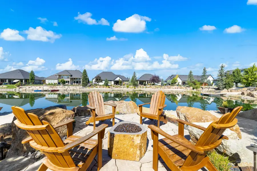 1494 N Longhorn Ave, Eagle, ID 83616 - Image #2