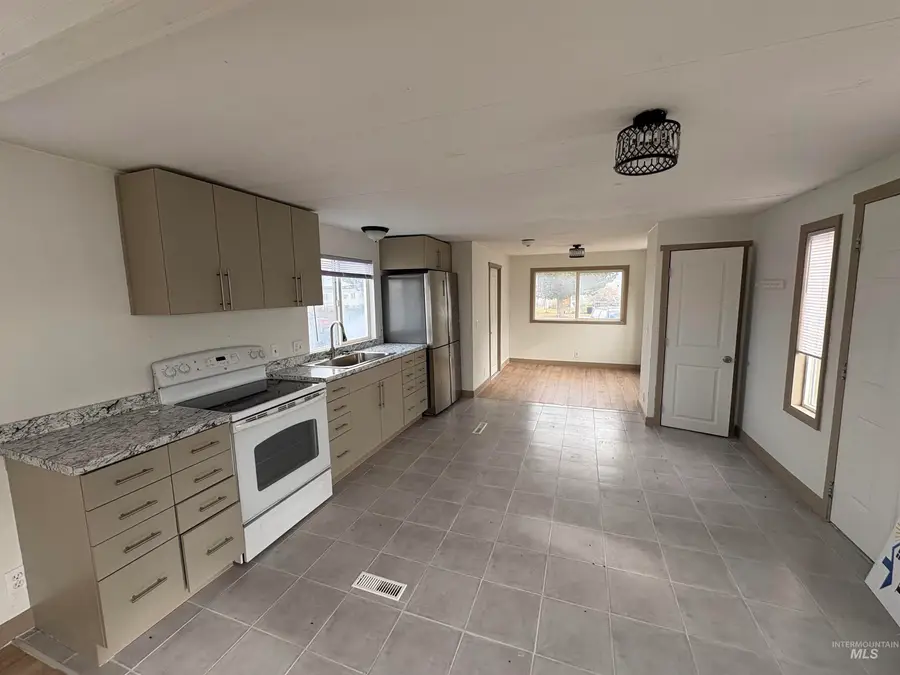 377 S 200 W #20, Rupert, ID 83350 - Image #3