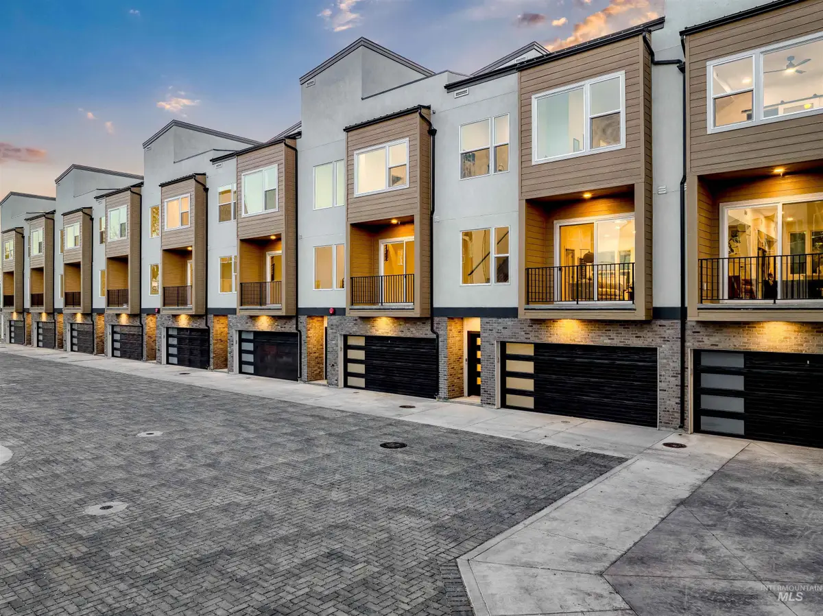 2044 S Mackinnon Ln, Boise, ID 83706 - Image #1