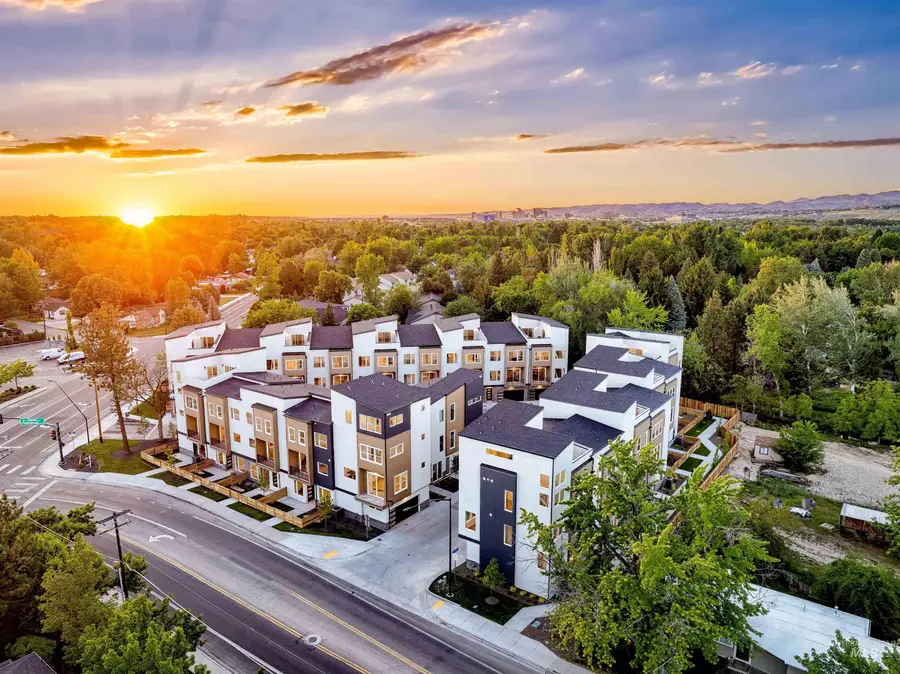 2044 S Mackinnon Ln, Boise, ID 83706 - Image #2