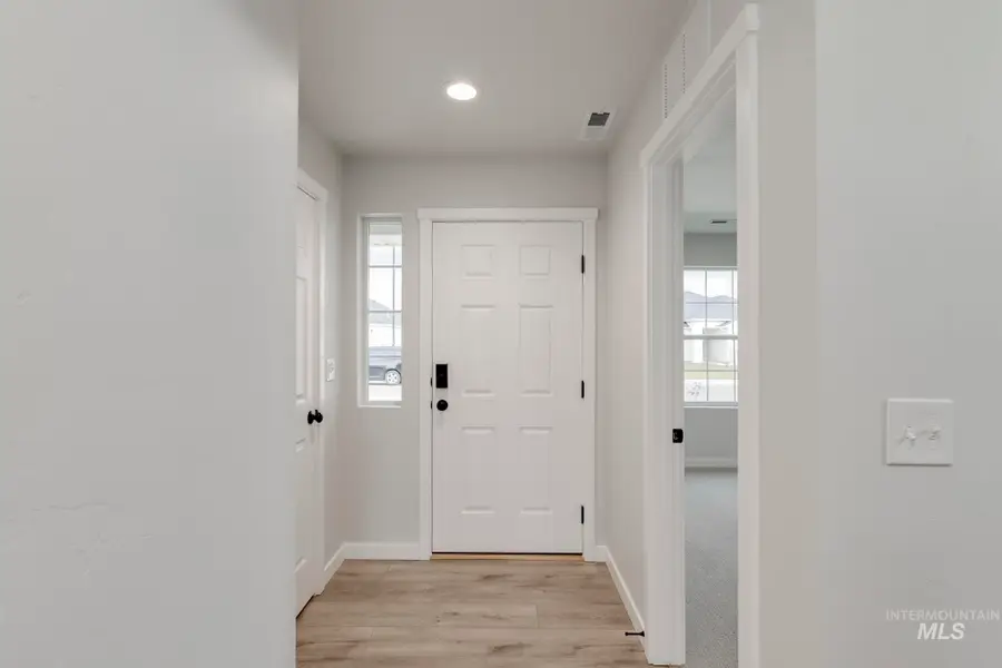 327 N Cranesbill Ave, Kuna, ID 83634 - Image #2