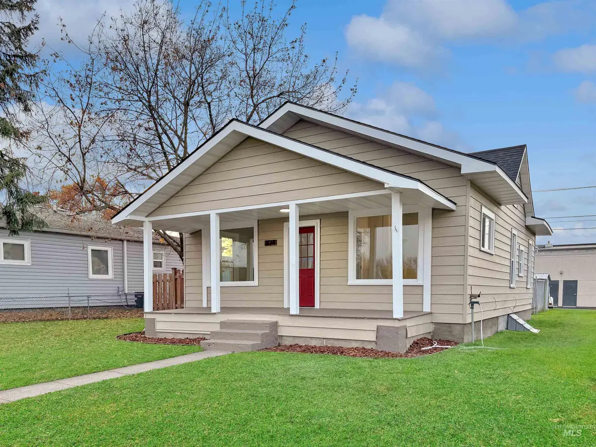 824 4th St, Clarkston, WA 99403 - #1