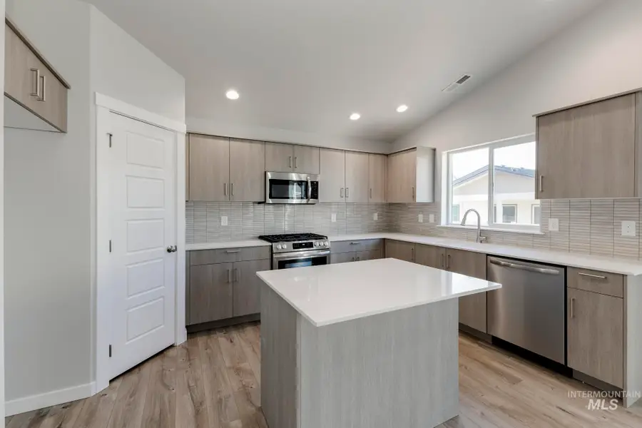 2415 N Silver Wolf Ave, Star, ID 83669 - #3