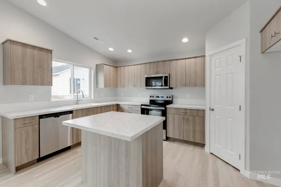 297 N Madrone Ave, Kuna, ID 83634 - Image #3