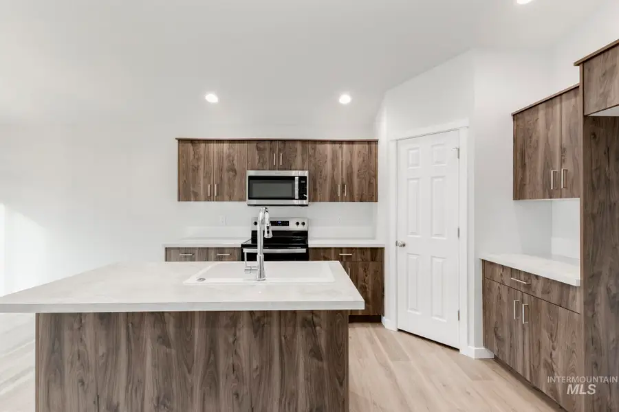 315 N Madrone Ave, Kuna, ID 83634 - Image #3