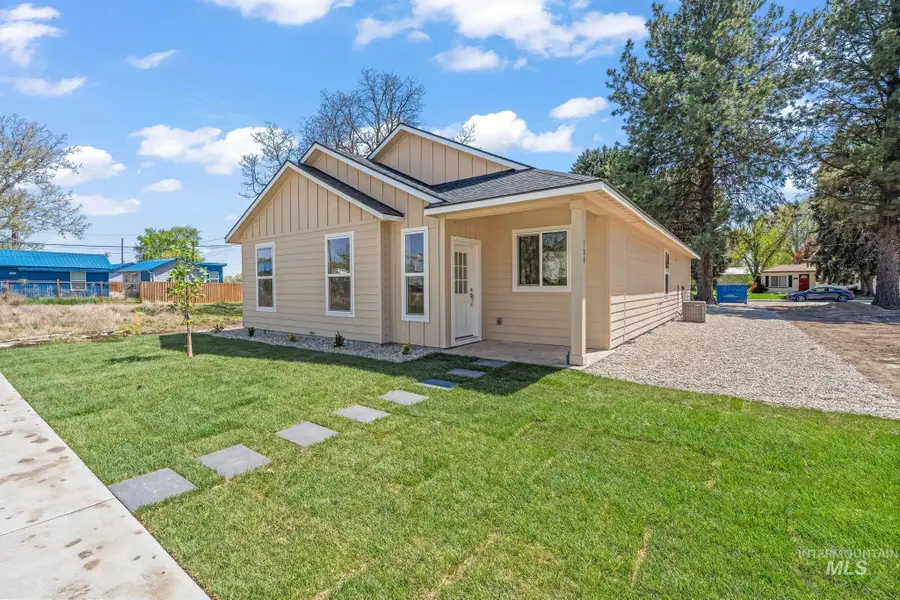 780 S 3rd W "b" St, Mountain Home, ID 83647 - Image #2