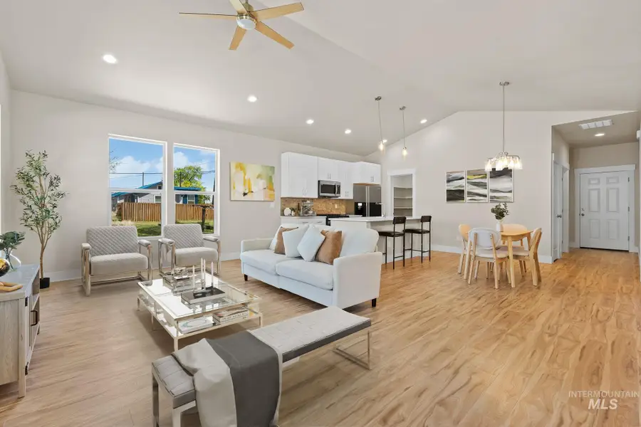 780 S 3rd W "b" St, Mountain Home, ID 83647 - Image #3