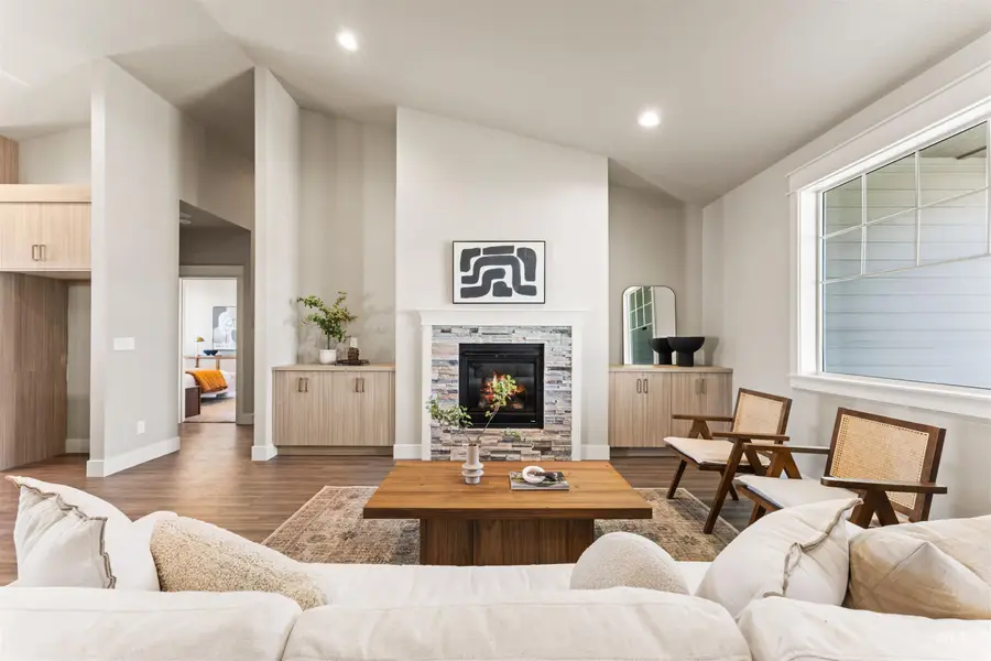 83 S Daybreak Ave, Nampa, ID 83687 - Image #2