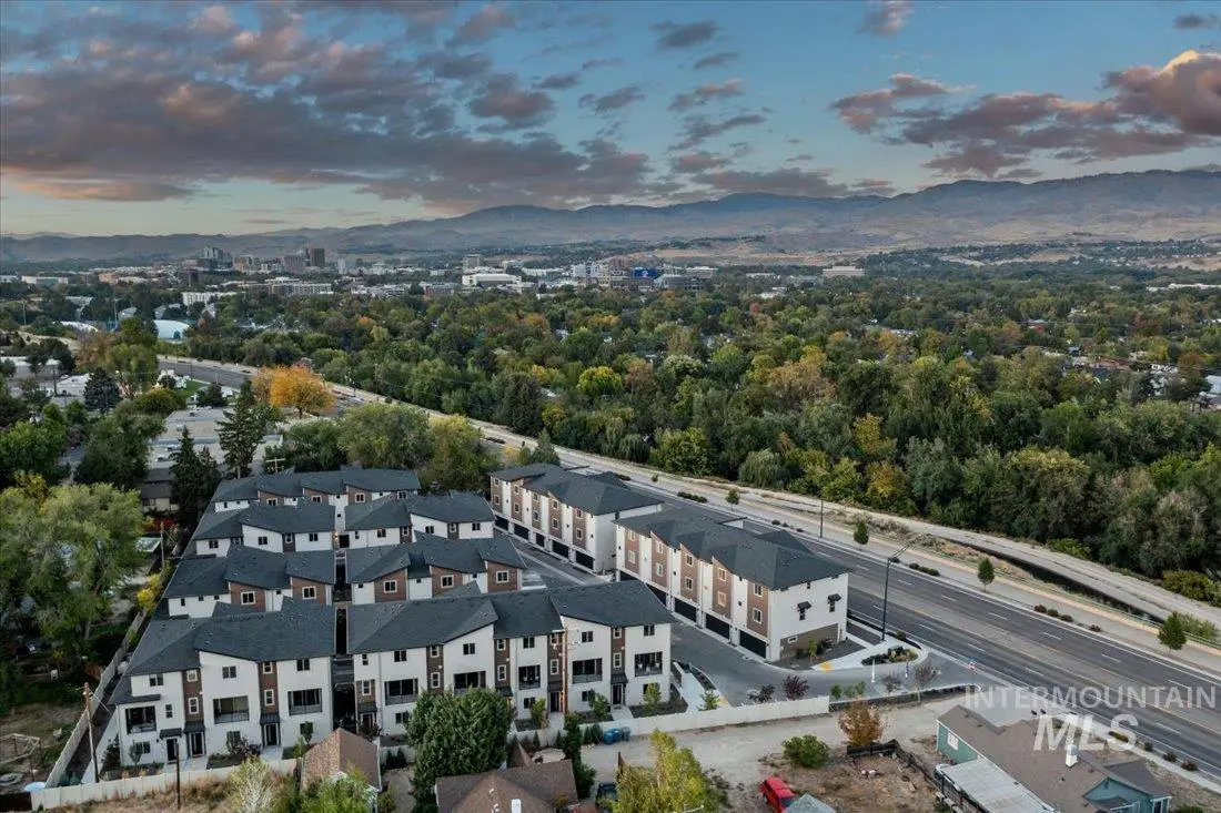 1721 S Rock View Ln, Boise, ID 83705 - #1