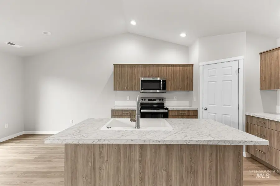 1071 Woods Bog Ave, Middleton, ID 83644 - Image #3