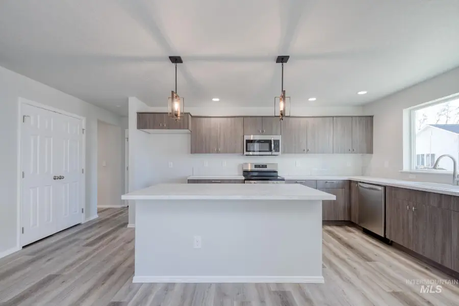 3804 E Jamestown Dr, Nampa, ID 83686 - Image #2