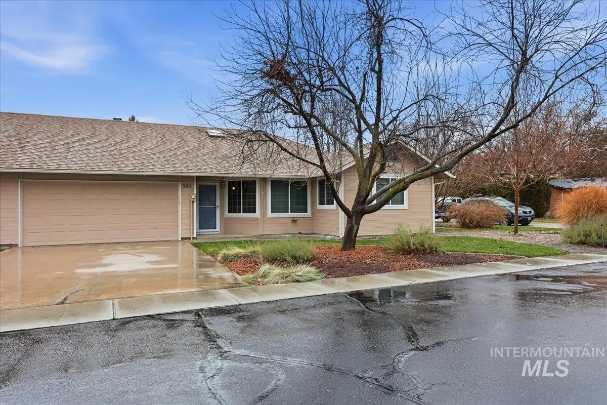880 N Bell Ln, Boise, ID 83703 - Image #1