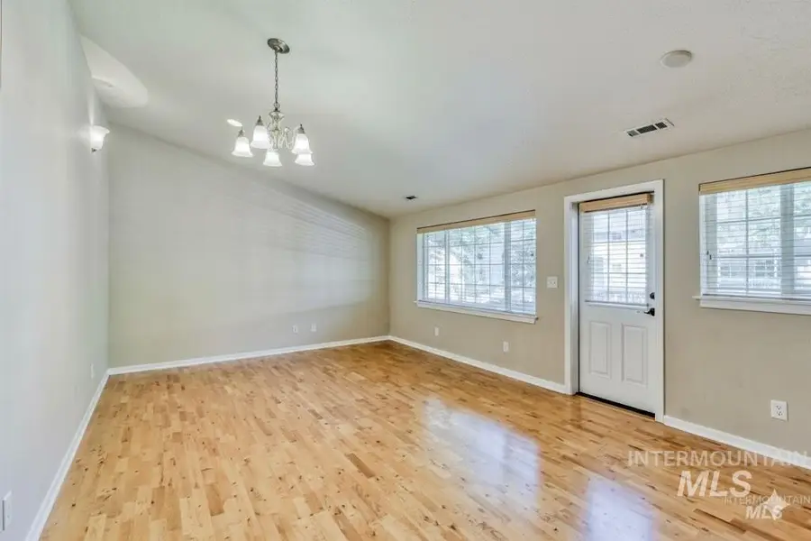 225 W Village Ln, Boise, ID 83702 - Image #2