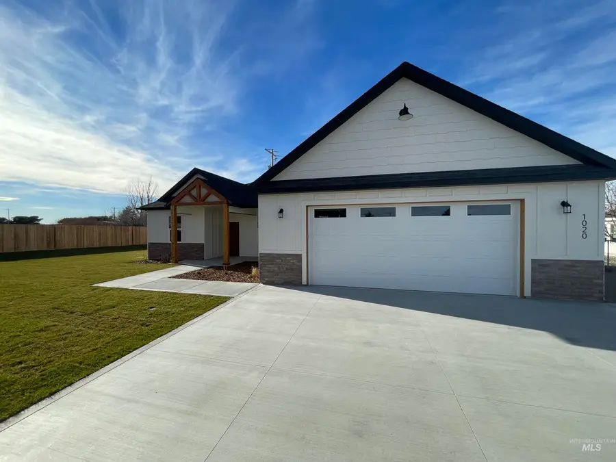 1020 S Adell Ave, Filer, ID 83328 - Image #3
