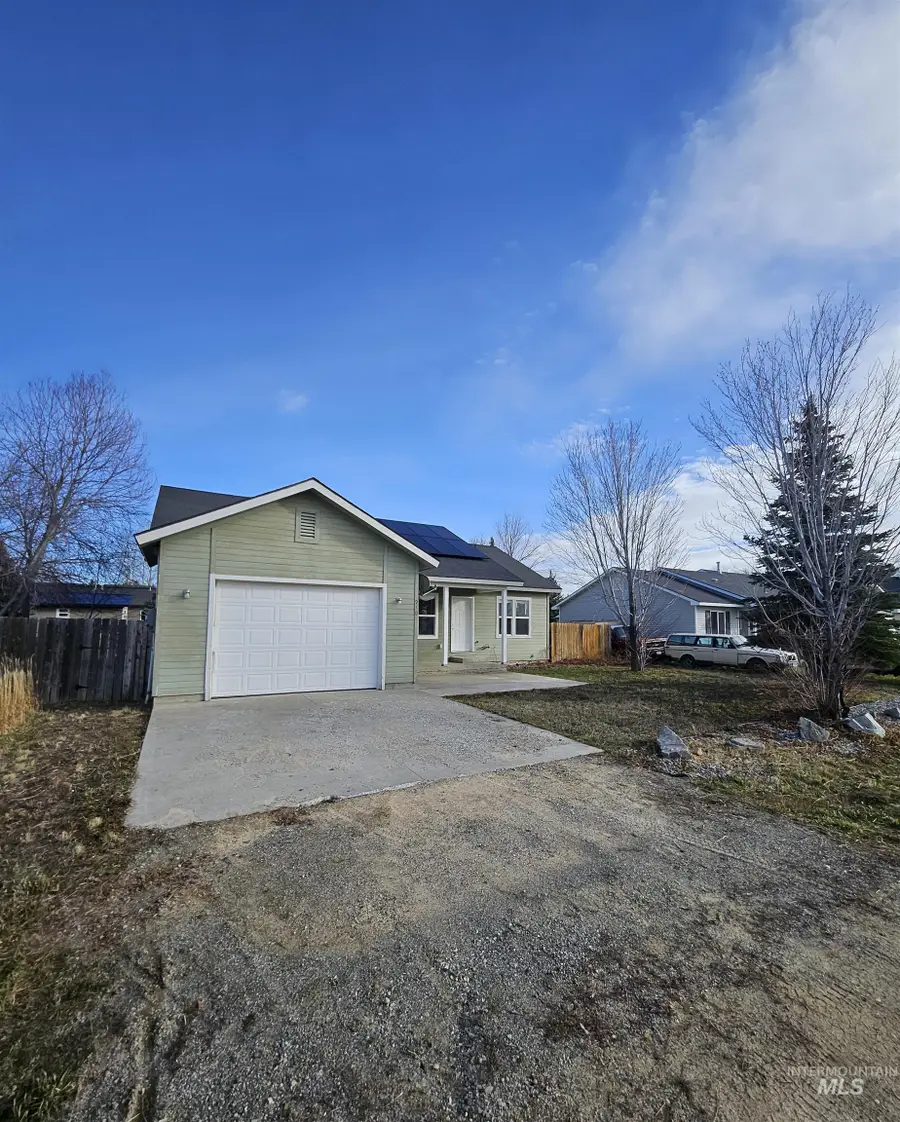 930 W 4th Street, Fairfield, ID 83327 - Image #2