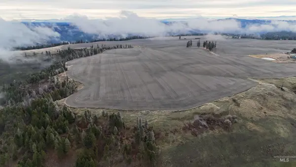 2439 Albers Rd, Nezperce, ID 83543