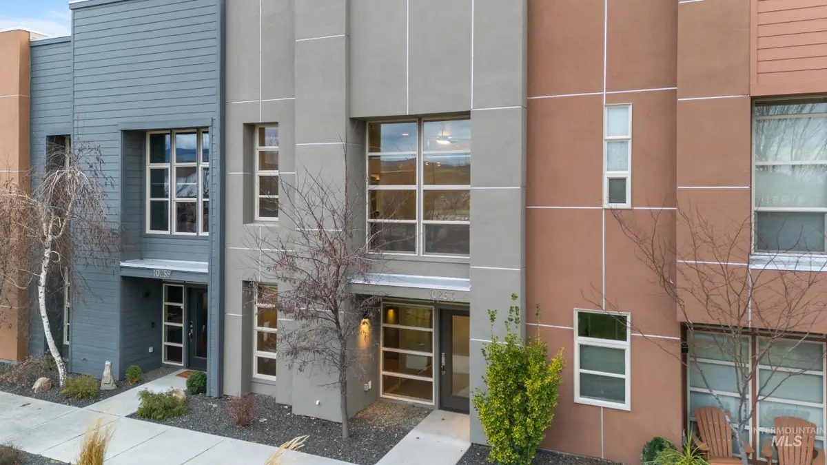 10263 W Carlton Bay Dr, Garden City, ID 83714 - Image #1