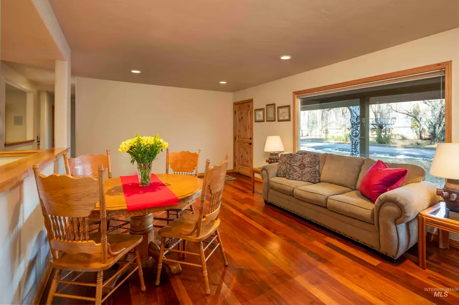 609 S 4th Ave, Hailey, ID 83333 - Image #2